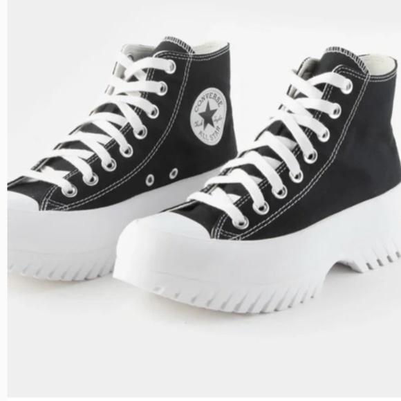 Chuck Taylor All Star Lugged 2.0 Sneakers - Picture 2 of 9